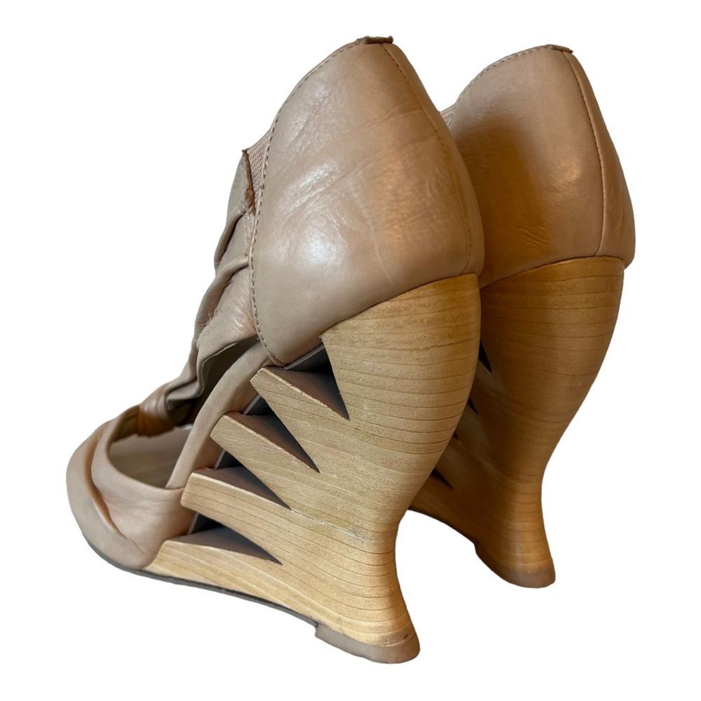 Donald J Pliner Womens Size
8 M Beige Wedge Sandals
Becca Leather High Heels - Picture 2 of 13